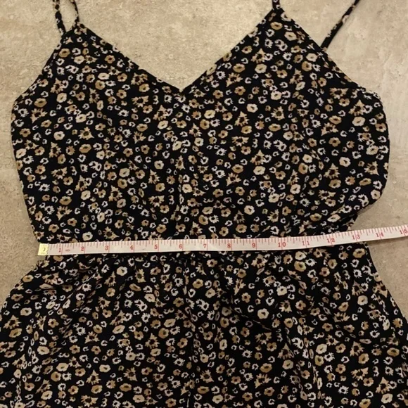🎉Navy Blue Floral SHEIN Romper - Size Medium (Fits Small) w/ Adjustable Straps - Picture 3 of 6
